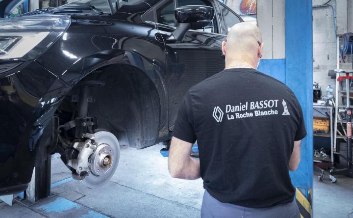 Nos mécaniciens garantissent une intervention professionnelle pour la révision complète de votre voiture à La Roche-Blanche