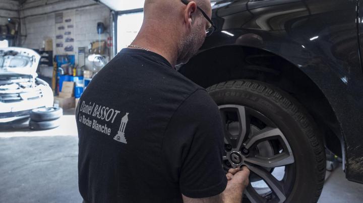 Dans notre garage à La Roche-Blanche, profitez de services de pneumatique à des tarifs concurrentiels